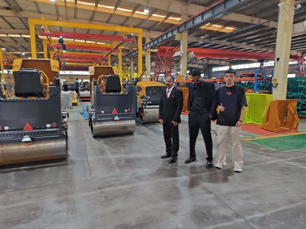 6月21日沙特客戶來我廠參觀考察